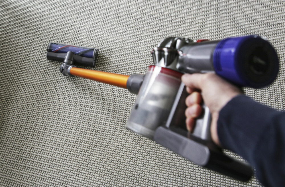 Joystick: Munnstykket svinger til den siden du tilter grepet. Joystick: Munnstykket svinger til den siden du tilter grepet.
