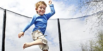 PASS PÅ: Sørg for at barna dine er trygge på trampolinen.