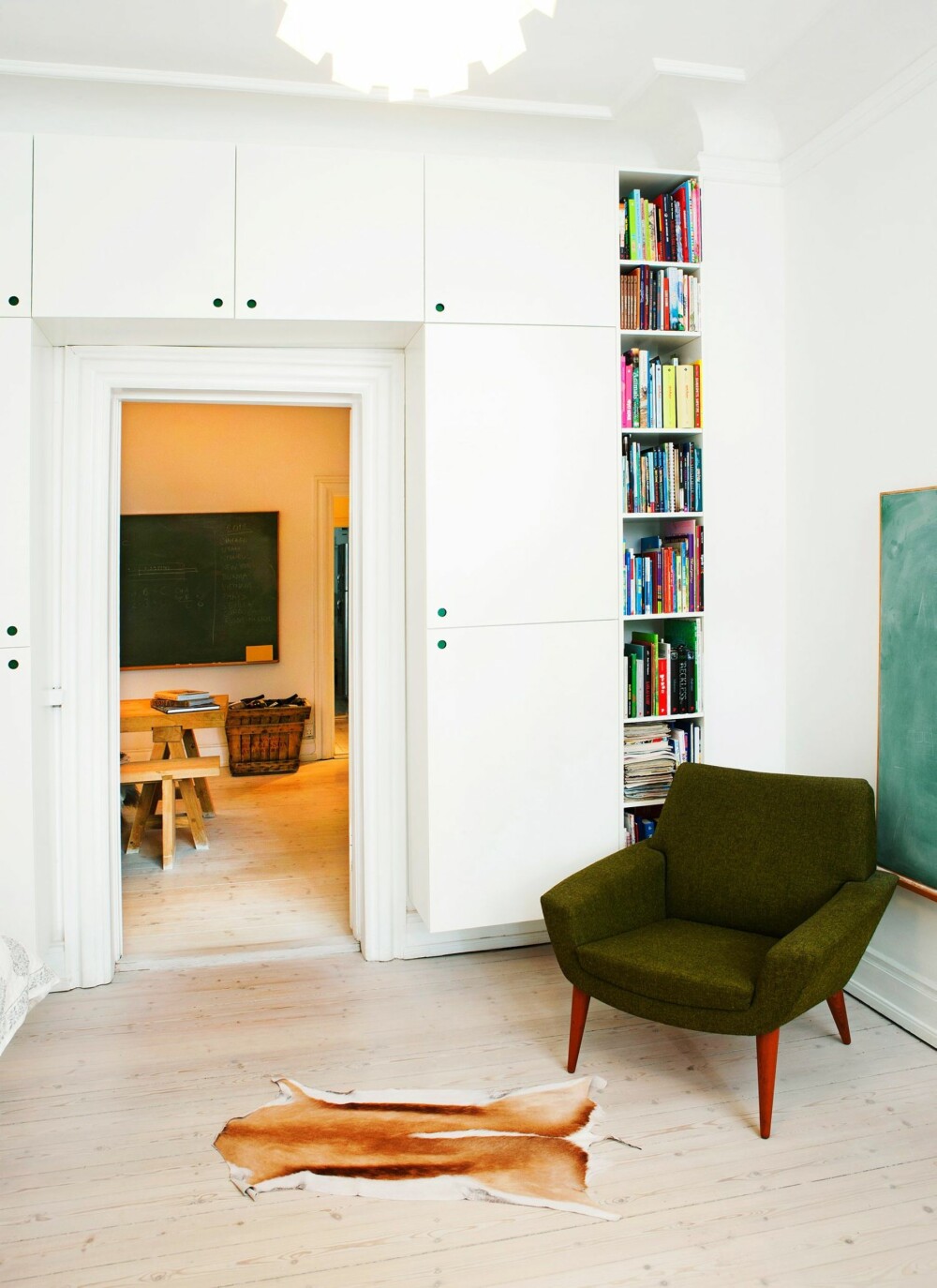 SKAP: Innreder du smart med skap og hyller, kan du ta i bruk plass du ikke har utnyttet til nå. SKAP: Innreder du smart med skap og hyller, kan du ta i bruk plass du ikke har utnyttet til nå.