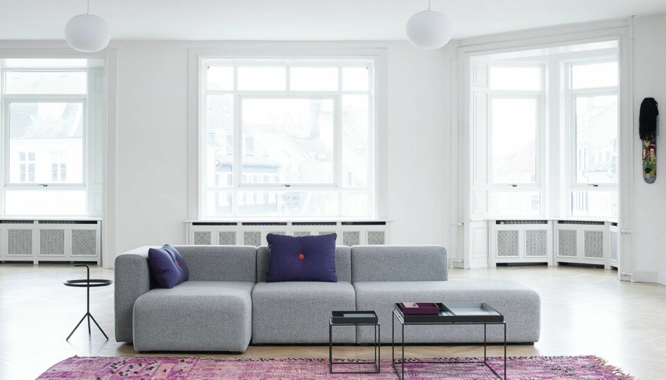 KJØPER DU DYRT BØR DU VELGE TIDLØST: Den viktigste regelen når det kommer til kjøp av sofa er at jo mer penger du vil bruke på en sofa - jo mer klassisk og stilren bør modellen du velger være. Det samme gjelder for stoffet på sofaen mener interiørarkitekt Boris Miller.