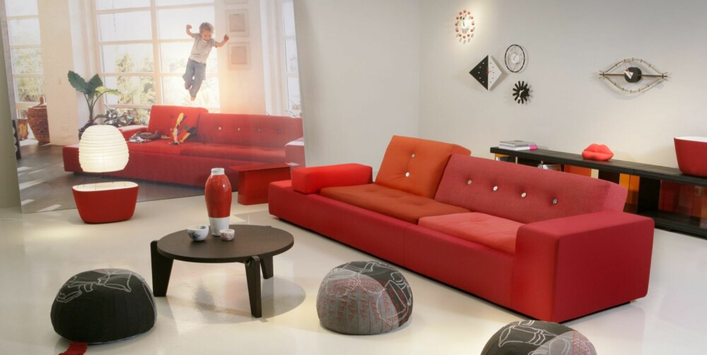 MEDIUM: Polder sofa designet av Hella Jongerius har blitt en moderne klassiker. Kommer i grønn og rød, pris fra kr 54 337, Vitra.