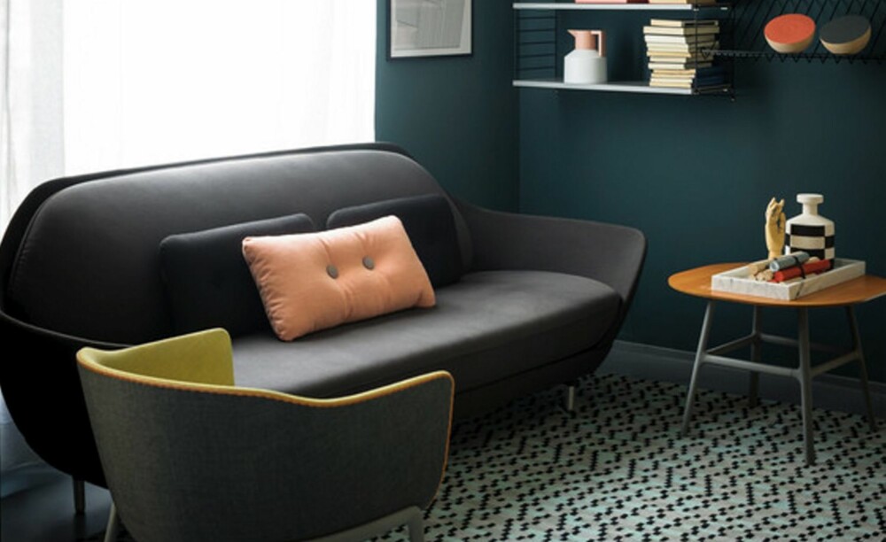 RÅDYR: Favn Sofa, designet av Jaime Hayon fra Fritz Hansen, kommer i flere ulike stofftyper og farger, 221 x 88 x 93 cm, kr 63330, Tannum.