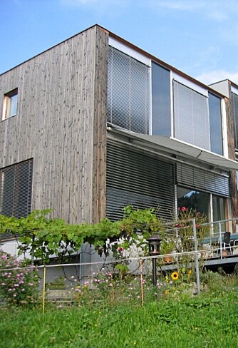 Batschuns, Østerrike. arkitekt Walter Unterrainer. Forbruker under 15 kWh/kvm til oppvarming. I Norge er det vanlig med fire til fem ganger mer.