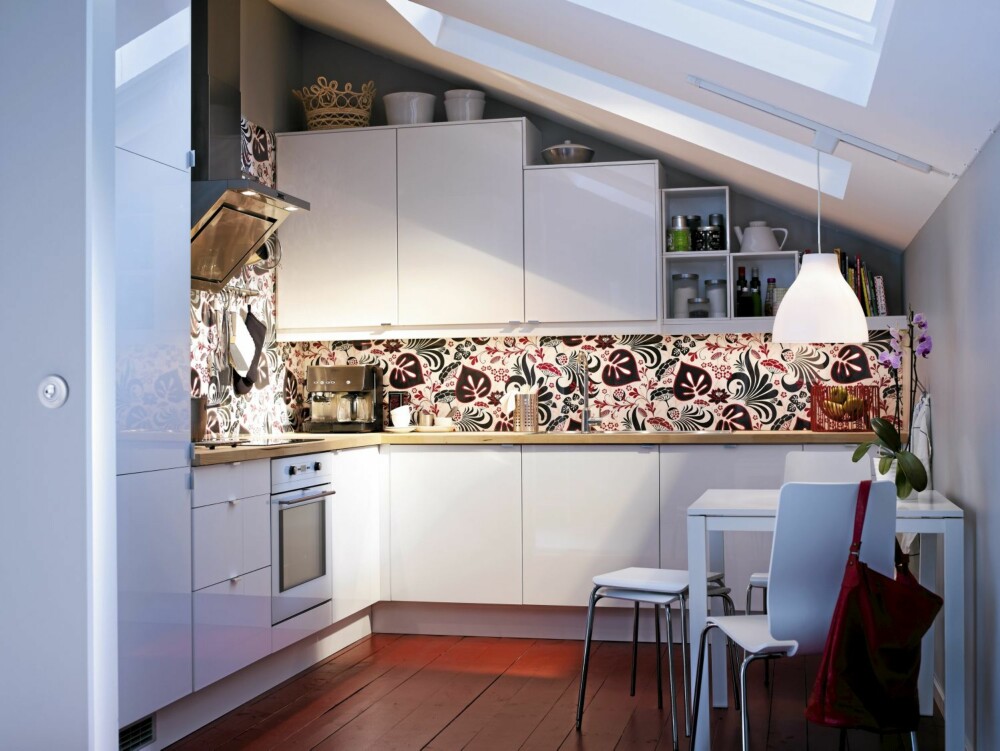 FLERFUNKSJONELT: Abstrakt kjøkkenskap kan brukes på mange måter og er interiørstylist Signe Schineller sin Ikea favoritt. FLERFUNKSJONELT: Abstrakt kjøkkenskap kan brukes på mange måter og er interiørstylist Signe Schineller sin Ikea favoritt.