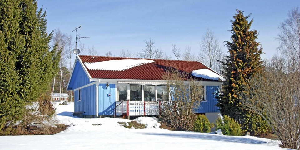 TANUMSHEDE: (Tanum kommune): Fritidshus, 1-plan med kjeller. 4 rom. Boareal 84 kvm. Tomt 1362 kvm. Byggår 1981. Visning: 2/4 kl 14:00-15:00. Pris 2.250.000 millioner svenske kroner.
