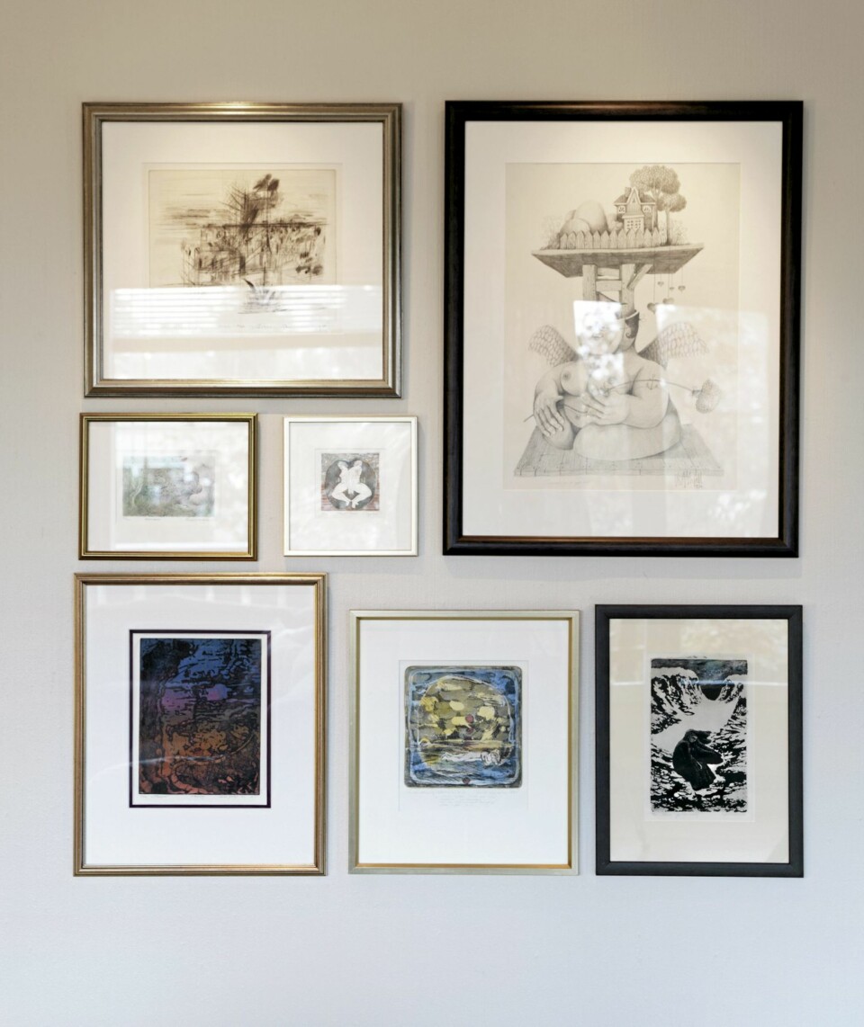 SAMLING. Det er lurt å samle flere bilder innen for et område. En grei regel er at det er mer luft under bildesamlingen enn over, anbefaler interiørarkitekten.