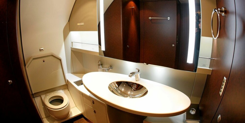 Toalettet du finner ombord i Airbus A3180 Elite er det slett ikke mye å utsette på. Toalettet du finner ombord i Airbus A3180 Elite er det slett ikke mye å utsette på.