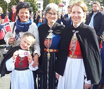 STERK BESTEMOR: Her er Åshild Bjelland Kalleklev i midten, omgitt av barn og barnebarn. 