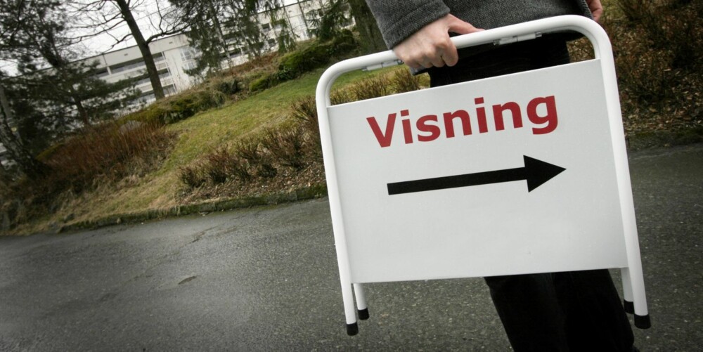 VARIERER: Eiendomsmeglerens provisjon avgjøres av salgsummen, men i 2013 var gjennomsnittet 52 982 kroner. Noen tar også timesbetaling eller fastpris.
FOTO: Jarl Fr. Erichsen / SCANPIX VARIERER: Eiendomsmeglerens provisjon avgjøres av salgsummen, men i 2013 var gjennomsnittet 52 982 kroner. Noen tar også timesbetaling eller fastpris.
FOTO: Jarl Fr. Erichsen / SCANPIX
