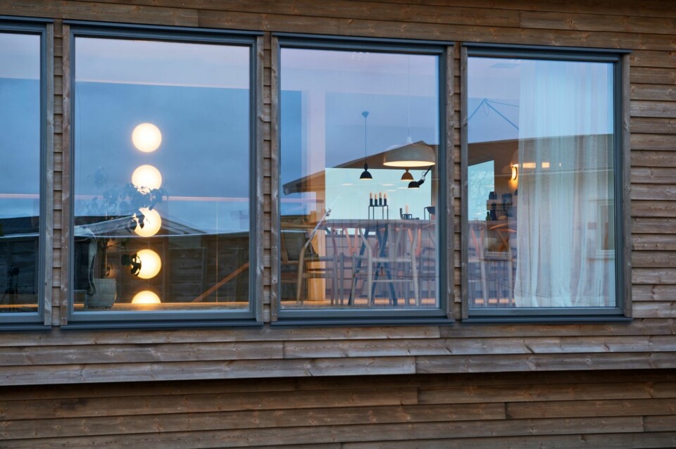 FASADELYS: Tenk lysplassering også sett fra utsiden. Et opplyst hus i mørket er hyggelig og viser frem interiøret.