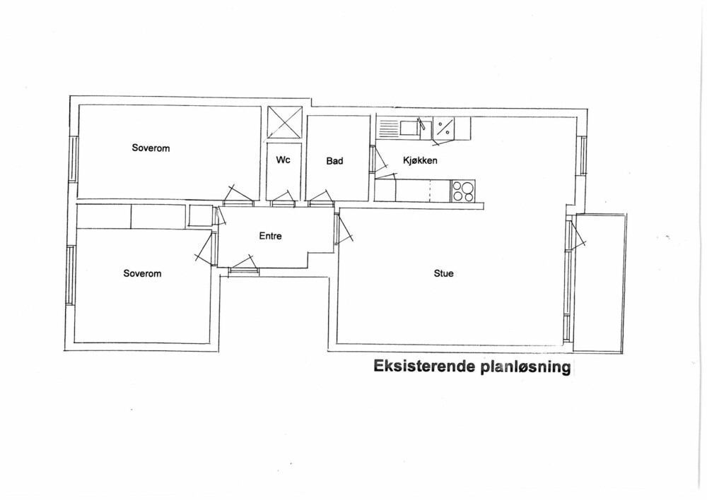 GAMMEL PLANLØSNING: Gangen var trang og mørk, og beboer manglet et rom. Kjøkkenet hadde inngang både fra stue og bad, ble derfor en slags gjennomgangssone. GAMMEL PLANLØSNING: Gangen var trang og mørk, og beboer manglet et rom. Kjøkkenet hadde inngang både fra stue og bad, ble derfor en slags gjennomgangssone.