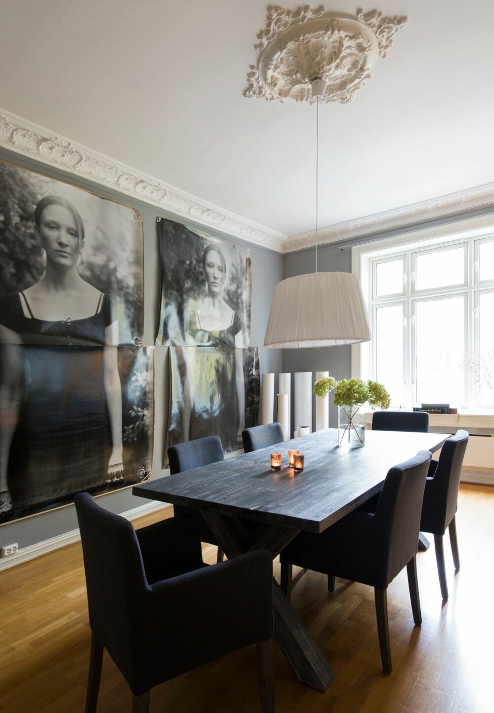 KREVER SITT ROM: Diptyket Nathalie er 258 cm høyt og krever rom med raus takhøyde. KREVER SITT ROM: Diptyket Nathalie er 258 cm høyt og krever rom med raus takhøyde.