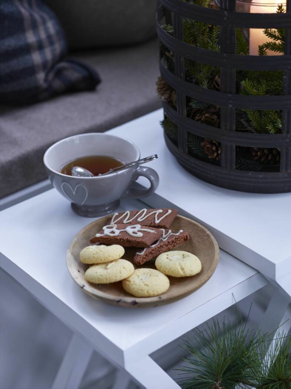 Festivitas. Juleverkstedene som starter den første helgen i desember. – Vi binder kranser, lager julekort, bruker tid på å lage fine pakker. Og så baker vi. Vi lager ikke syv slag, men må alltid ha krumkaker og min mormors sjokoladestenger, sier Berit til Bonytt.
