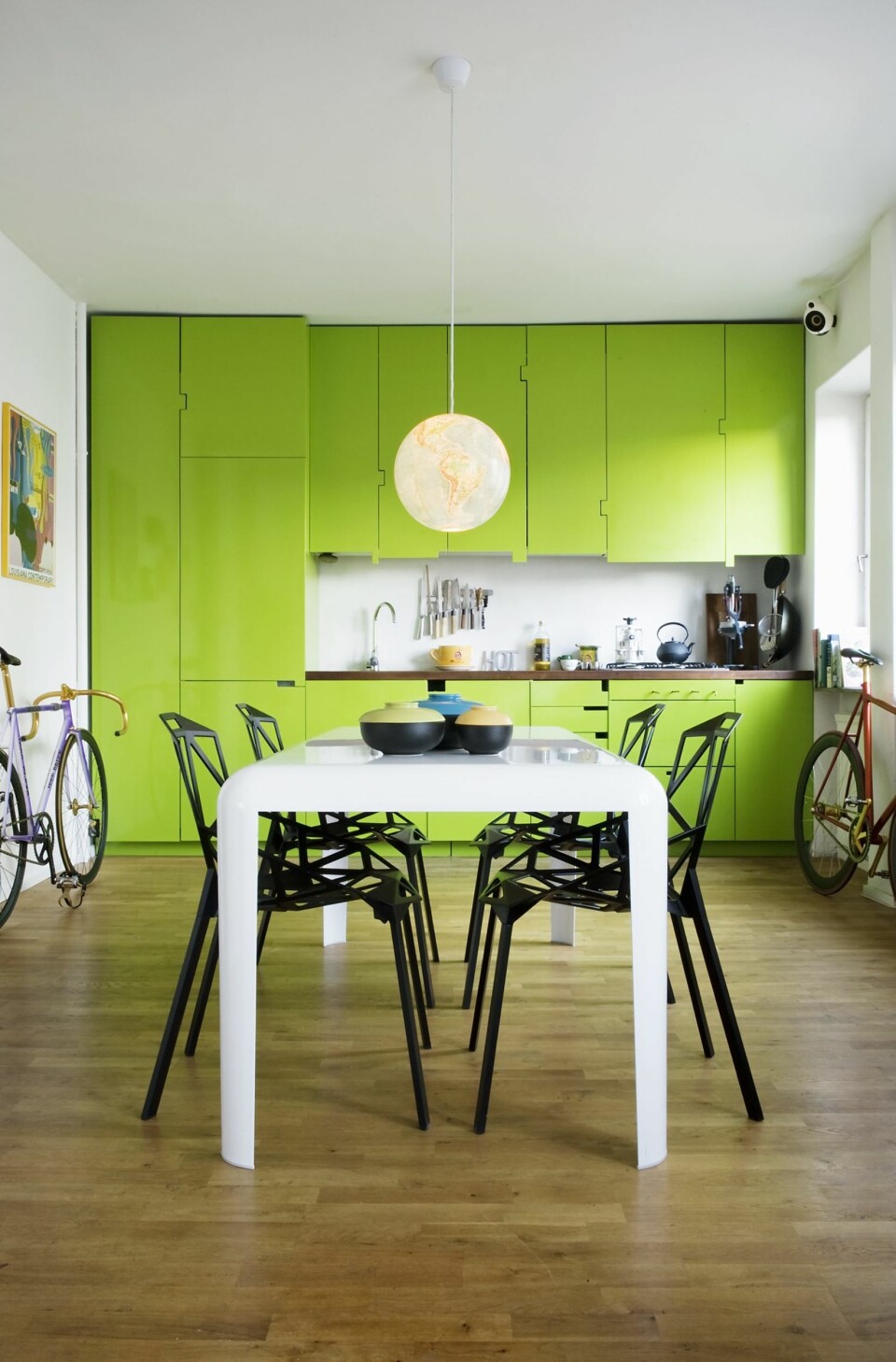 UNNGÅ GRØNN SPISESTUE: Den grønne fargen roer nervene. Dersom du har en stresset hverdag og vil slappe av, kan grønt hjelpe. Men fargen kan visstnok få samtaler til å stilne, og er derfor ikke ideell ved festlig lag.