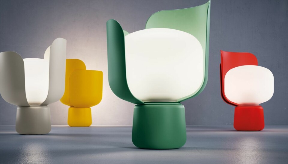 NORSK DESIGN: Andreas Engesviks nye lampe Blom for FontanaArte var en av de gode nyhetene. Kronbladene er bevegelige, og kan brukes som lysskjermer. fontanaarte.com