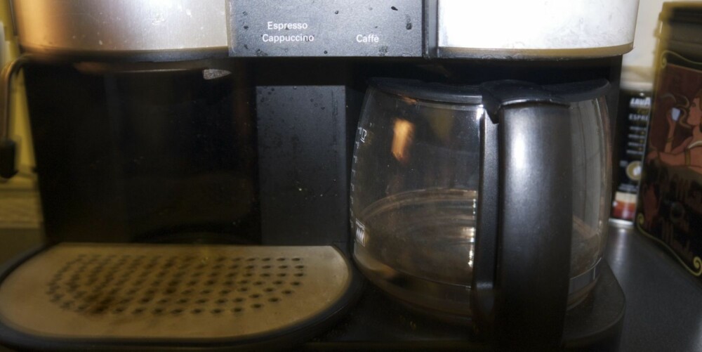 MØKKETE: Kaffemaskinen før eddikvask. MØKKETE: Kaffemaskinen før eddikvask.
