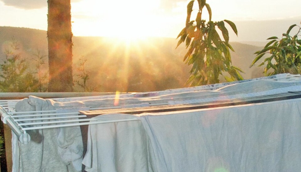 UTENDØRS KLESTØRK: Benytt mulighetene så ofte du kan til å tørke klærne utendørs. Det gir dem en helt spesiell lukt, og det sparer miljøet.