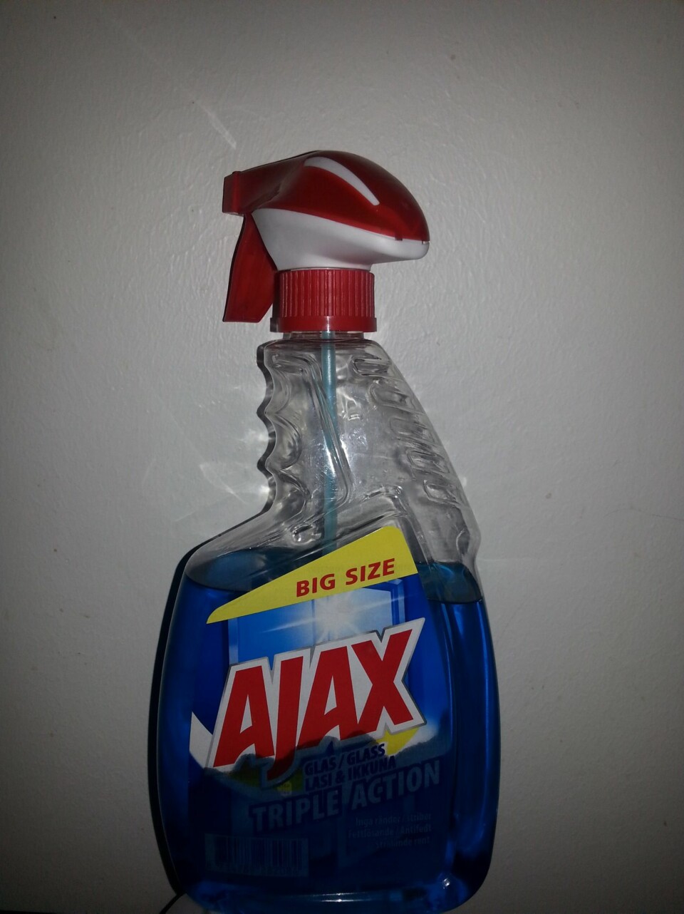 GLASSPRAY: Denne egner seg nok bedre for speilet enn dusjveggen.