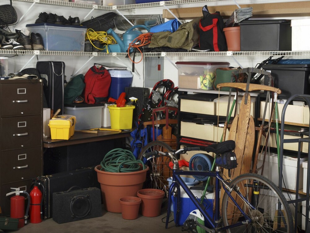 RYDD OPP: Ser garasjen din sånn ut, eller kanskje kjelleren? Benytt sjansen når du likevel er i gang med vårrengjøring, og ta en skikkelig opprydding.