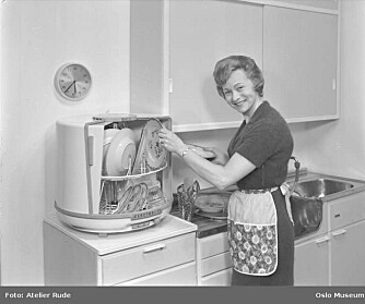 NYVINNING: På 60-tallet begynte oppvaskmaskinen å komme inn på det norske kjøkkenet.
