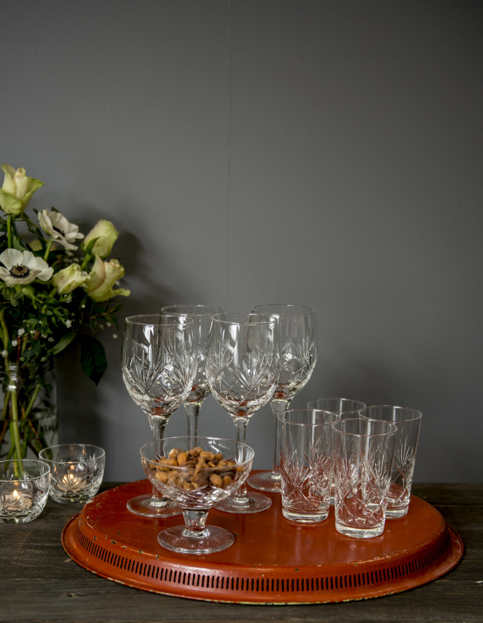 VASK AV VINGLASS: Dersom det er glass du er spesielt redd for, som gamle arveglass, kan det være lurt å vaske for hånd.