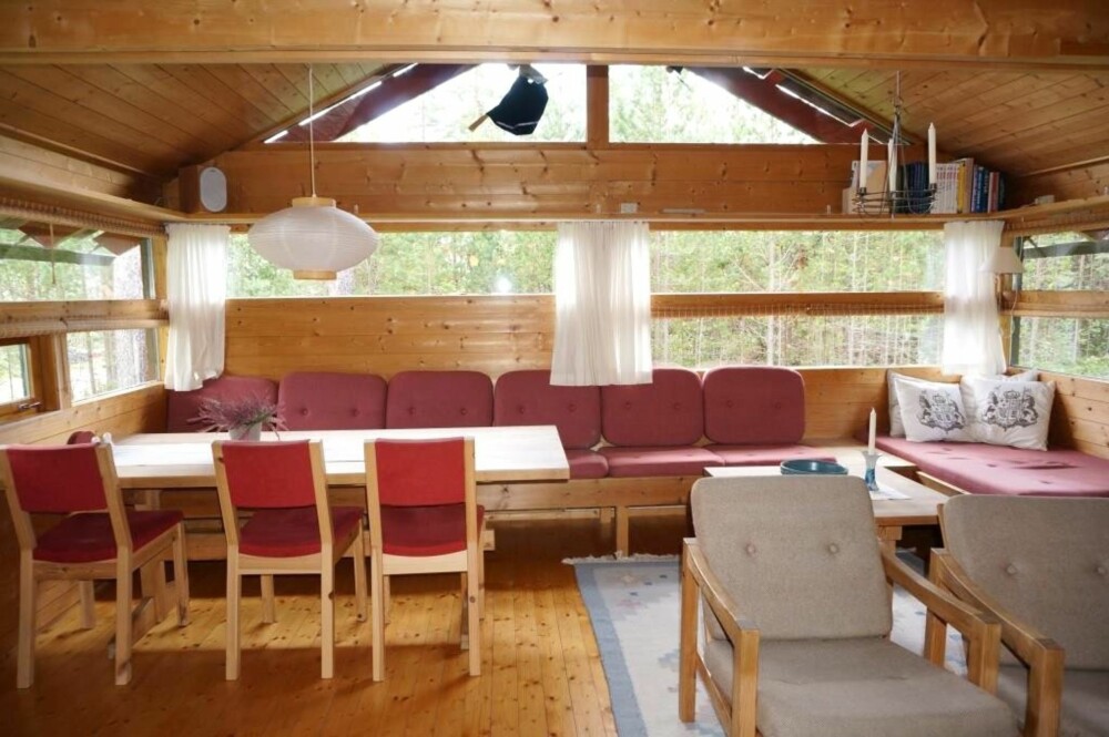 ANNO 1987: Det var ikke blitt gjort mye med hytta i Uvdal siden byggeåret 1987. Hytta er opprinnelig en Bete/Beitski–hytte. (FOTO: Sveinung Bråthen) ANNO 1987: Det var ikke blitt gjort mye med hytta i Uvdal siden byggeåret 1987. Hytta er opprinnelig en Bete/Beitski–hytte. (FOTO: Sveinung Bråthen)