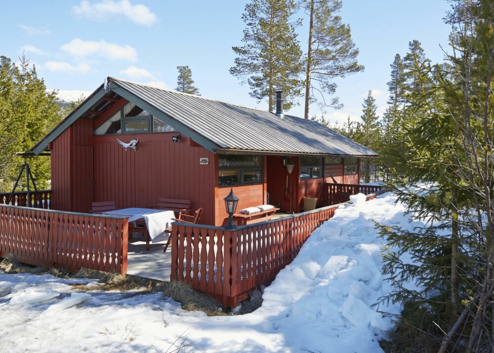 LAVMÆLT HYTTE: Bete/Beitski–hytta ligger rett ved bakken. Perfekt for skiglade Yvonne Bell og Tor-Arve Imingen. (FOTO: Sveinung Bråthen) LAVMÆLT HYTTE: Bete/Beitski–hytta ligger rett ved bakken. Perfekt for skiglade Yvonne Bell og Tor-Arve Imingen. (FOTO: Sveinung Bråthen)