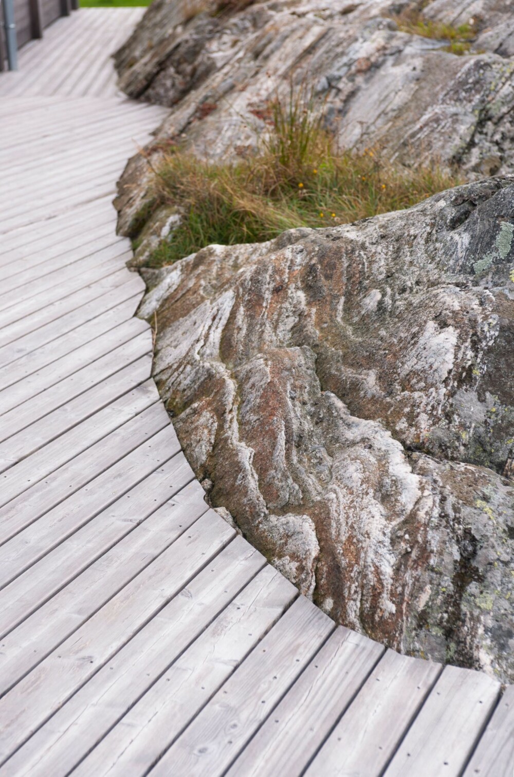 FØLGER BERGET: En liten detalj fra tredekket på brygga. FØLGER BERGET: En liten detalj fra tredekket på brygga.
