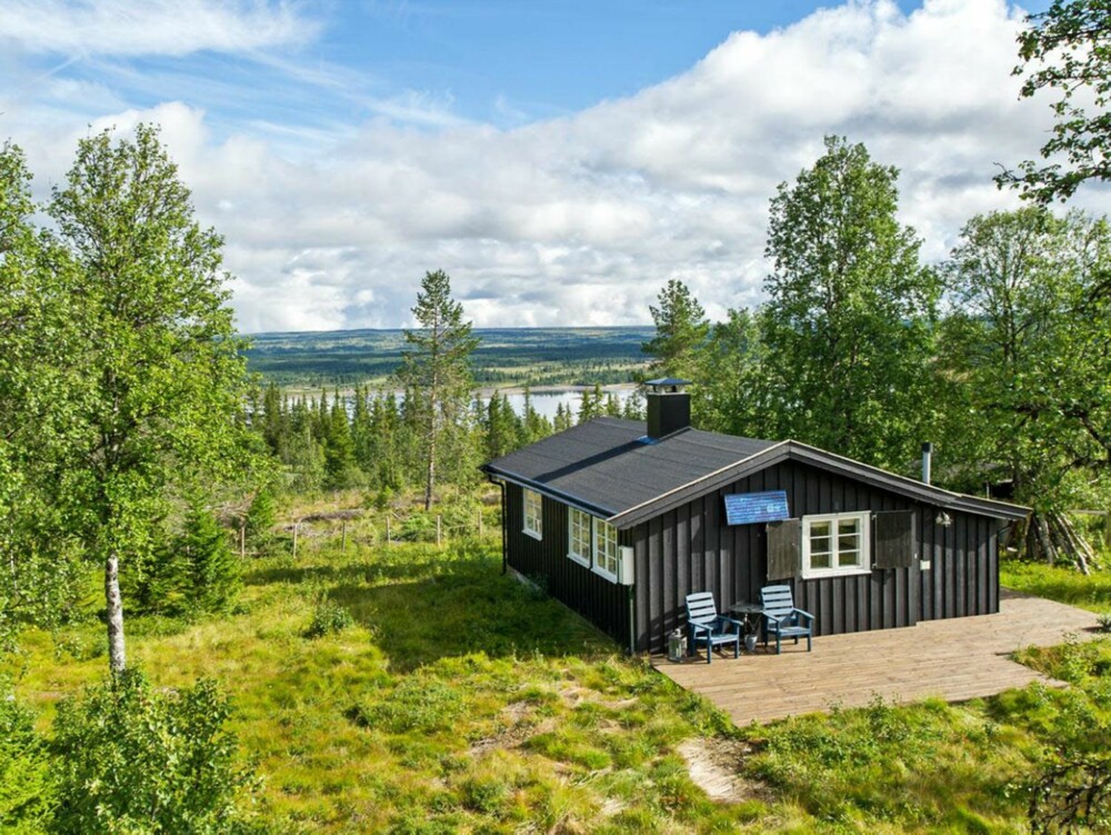 HYTTEKUPP I HØSTFJELLET: Denne hytta ligger på Guriset på Golsfjellet. Den er priset til 895 000,- og selges gjennom DNB Eiendom.