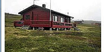 Hytte lang inne på vidda i Finnmark.