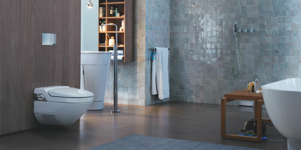 NYHET PÅ BADET: Toalettet Geberit AquaClean 8000plus er både bide og do, og rengjør deg i stumpen etter toalettbesøket. NYHET PÅ BADET: Toalettet Geberit AquaClean 8000plus er både bide og do, og rengjør deg i stumpen etter toalettbesøket.