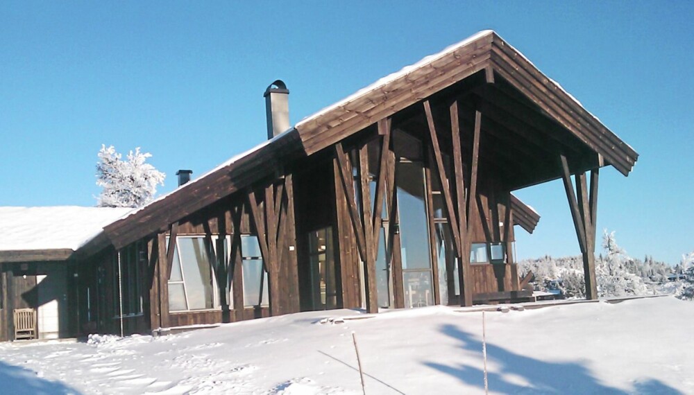 SPEKTAKULÆRT: Den arkitekttegnede hytta har et originalt og spennende uttrykk kombinert med tradisjonelle detaljer.