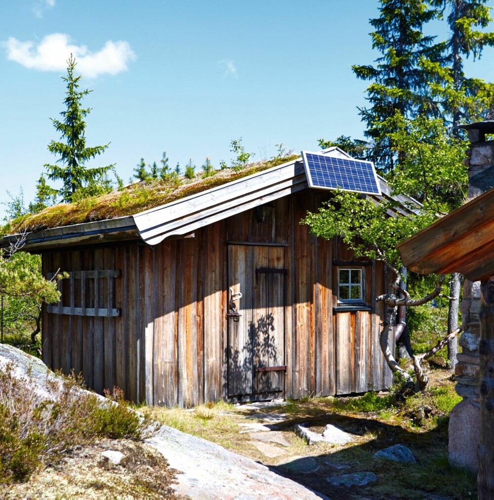 Uthuset: Annekset med bad og do ble bygget året etter hovedhytta ble laftet opp. Uthuset: Annekset med bad og do ble bygget året etter hovedhytta ble laftet opp.