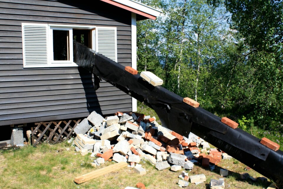 Ny bjelke: Løsningen ble å legge inn en ny, bærende bjelke og rette opp deler av gulvet som var sunket ned.