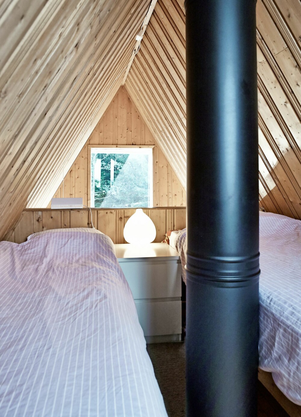 Soveplasser: I andre etasje
i hovedhytta er det to
sengeplasser. Foto: Sveinung Bråthen