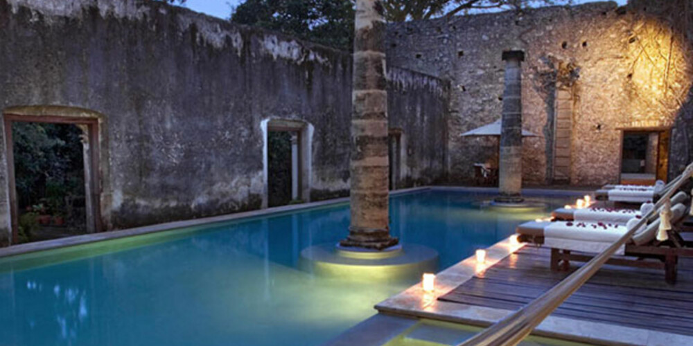 STEMNINGFULLT: Midt i ruinene av en Mexikansk herregård fra 1600-tallet ligger dette vakre svømmebassenget.