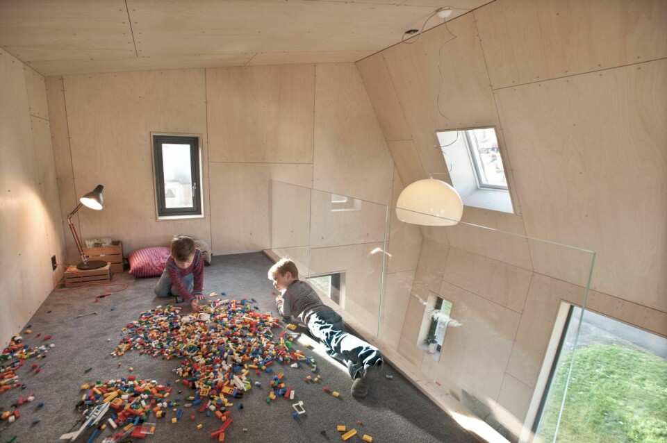 BARNEHEMSEN: Et viktig element i bestillingen fra byggherren var at barna skulle ha sin egen hems. Og den har blitt så populær at deres klassekammerater synes det er veldig kult å få komme på besøk.