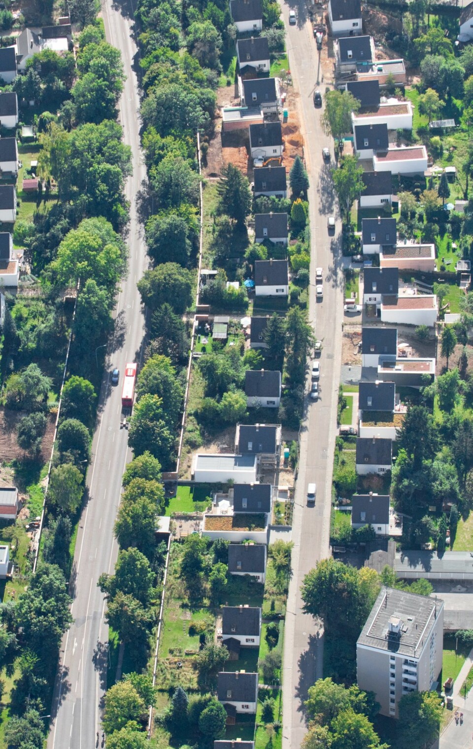 FLYFABRIKKBYEN: Dette var opprinnelig husene til arbeiderne på Messerschmidt-fabrikken i Regensburg. Bebyggelsen får nå en gjennomgripende restaurering med likt utseende tilbygg.