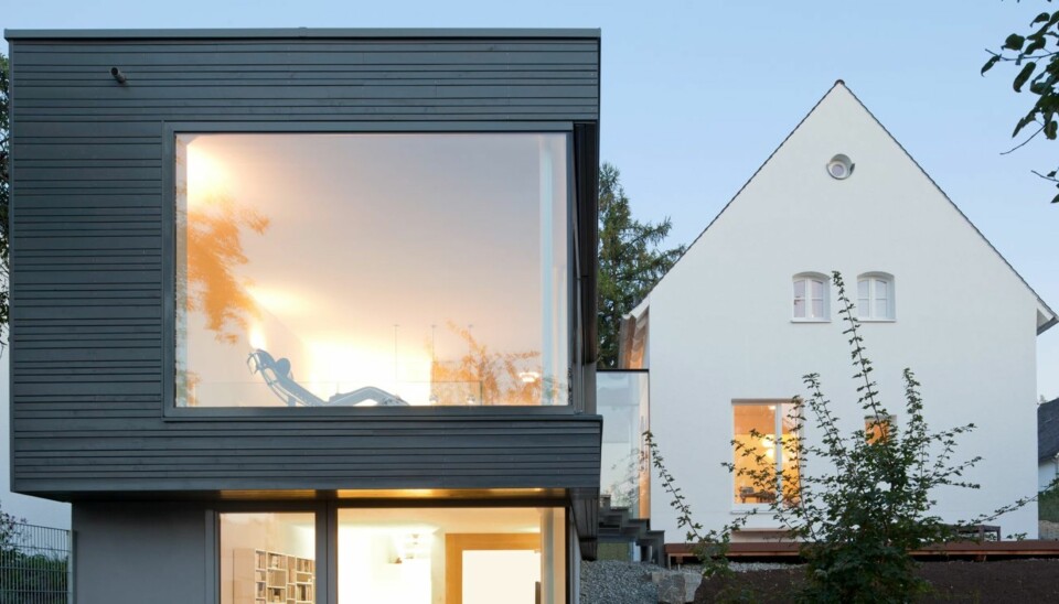 TILBYGG: Dette er ett av mange hus som opprinnelig tilhørte arbeidere ved Messerscmidt-fabrikken i Regensburg, og som en del av rehabiliteringene har mange av husene fått tilbygg av denne typen.