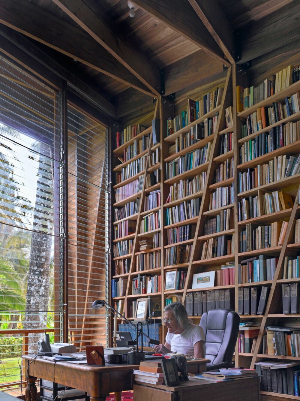 BOKRIKE: Byggherren er en forfatter, og hans primære ønske var å få plass til sine flerfoldig tusen bøker, sin skrivepult og piano.