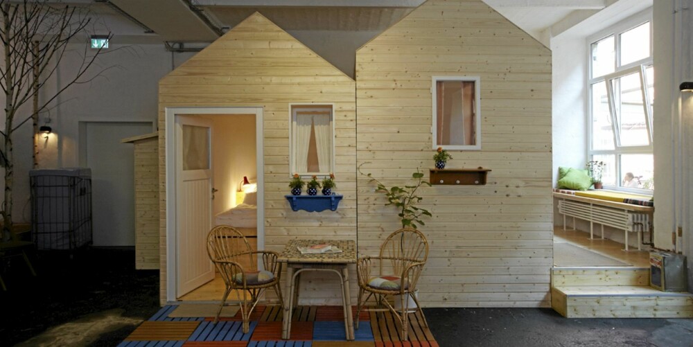 SOSIALT: Hver hytte er individuelt designet og har litt plass foran, slik at gjestene kan  ta en prat med sine nærmeste naboer.