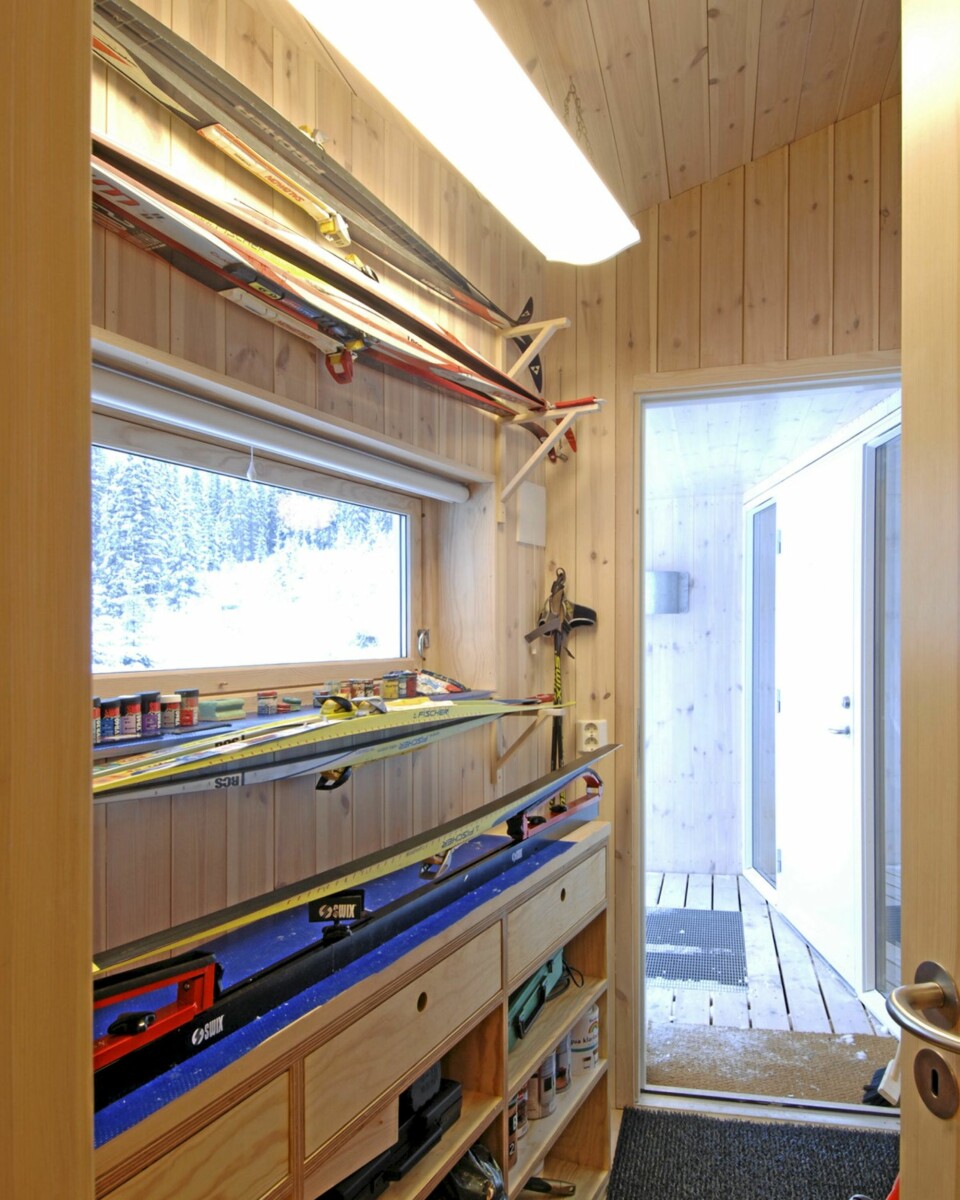 RETT UT I SPORET: Fra den skreddersyddde skiboden tar du steget rett ut i den eventyrlige vinterskogen.