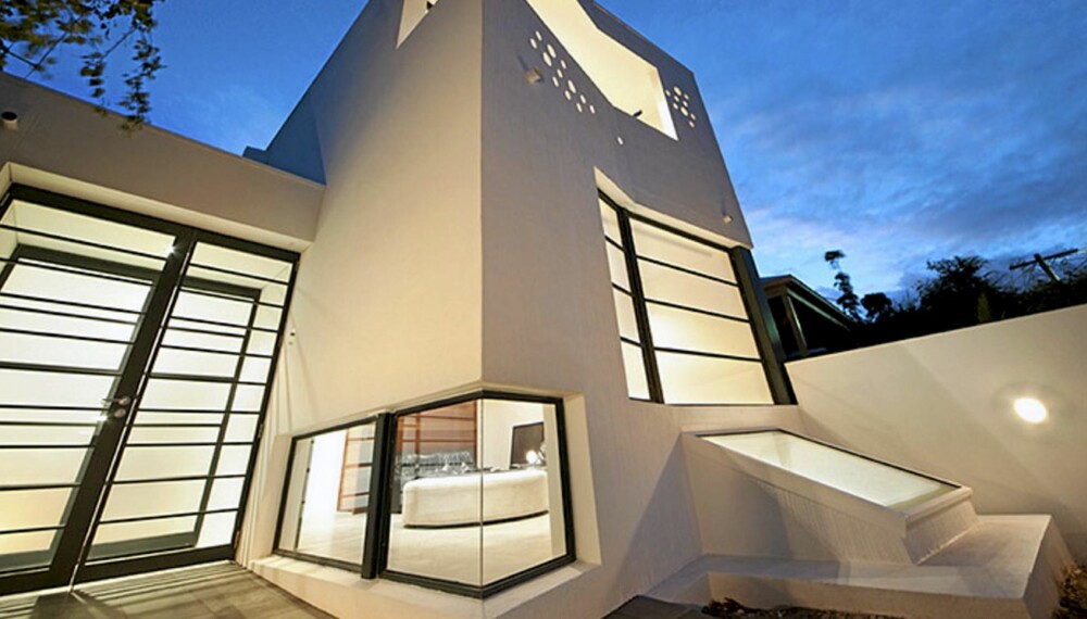 TØFFE VINKLER: Det arkitektegnede huset i Melbourne har særegne detaljer og minimalistisk interiør
