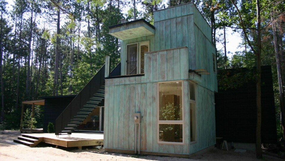 TO MODULER: Dette minihuset er satt sammen av to moduler, en horisontal og vertikal. Den har tre soverom og to bad, og er 111 kvadratmeter stor.