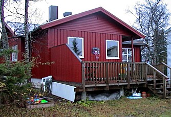 FØR: Det røde Block-Watne-huset fra 70-tallet var blitt for trangt for familien og ble bygget ut. FØR: Det røde Block-Watne-huset fra 70-tallet var blitt for trangt for familien og ble bygget ut.