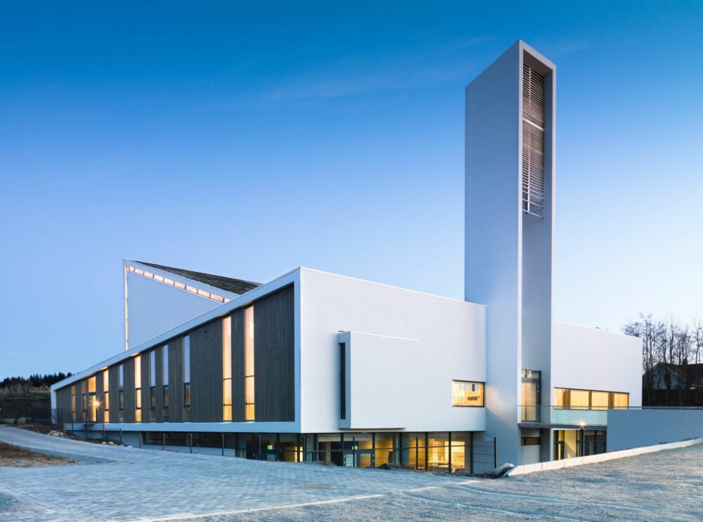 FRØYLAND OG ORSTAD KIRKE: Dette er landets første, universalutformede kirke. Frøyland og Orstad kirke ble vigslet på slutten av 2008.