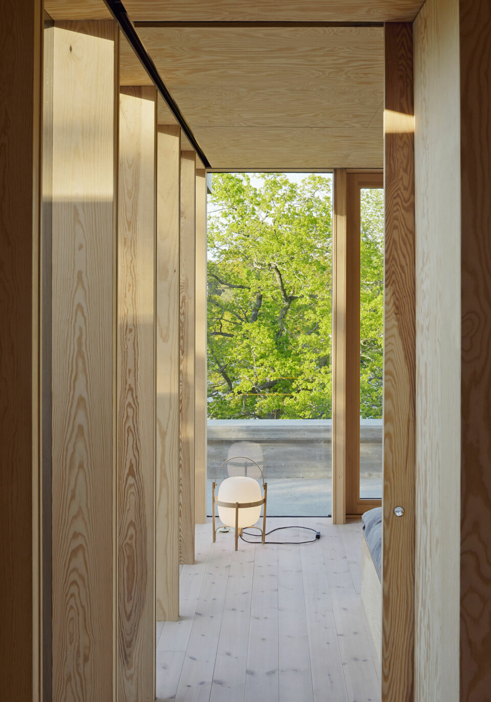 RENE LINJER: Den enkle bruken av tre og den spartanske innredningen former en tiltalende estetikk.