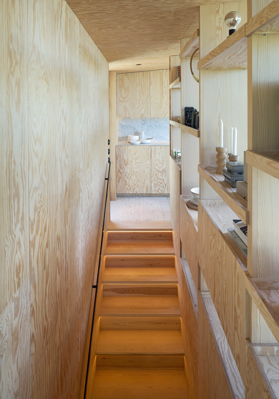 TRAPPELYS: Det er lagt inn lys i trappetrinnene.