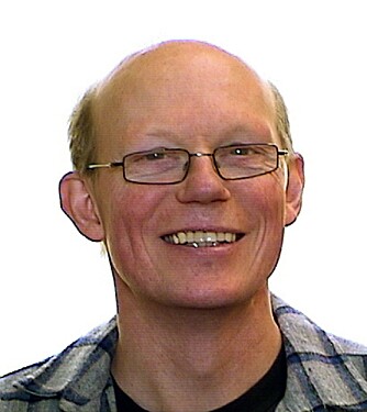 TRYGG BYGGEPROSESS: Anders Kirkhus, seniorrådgiver i SINTEF Byggforsk peker på at byggeprosessen er tryggere med modulhus enn plassbygde hus. TRYGG BYGGEPROSESS: Anders Kirkhus, seniorrådgiver i SINTEF Byggforsk peker på at byggeprosessen er tryggere med modulhus enn plassbygde hus.