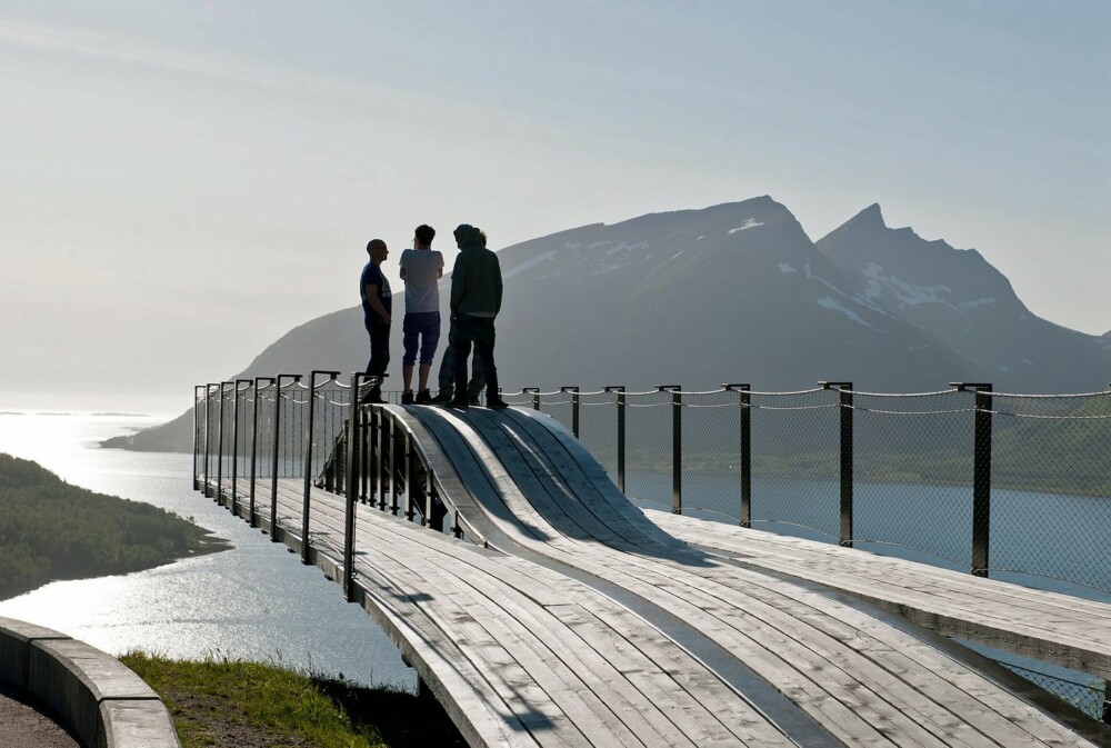 Utsiktspunktet Bergsbotn, populært stoppested på Nasjonal turistveg Senja. Arkitekt: Code arkitektur as